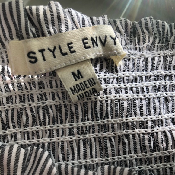 NWOT Smocked Elastic Blouse - Picture 4 of 4